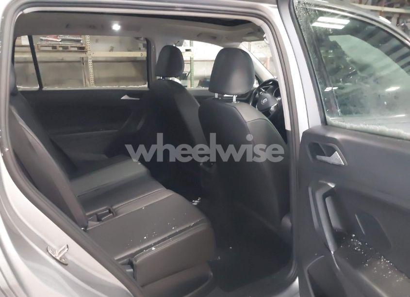 Photo 8 of 2019 Volkswagen Tiguan 2.0T SE/2.0T SEL/2.0T SEL R-LINE/2.0T SEL R-LINE BLACK (VIN 3VV2B7AX6KM110737)