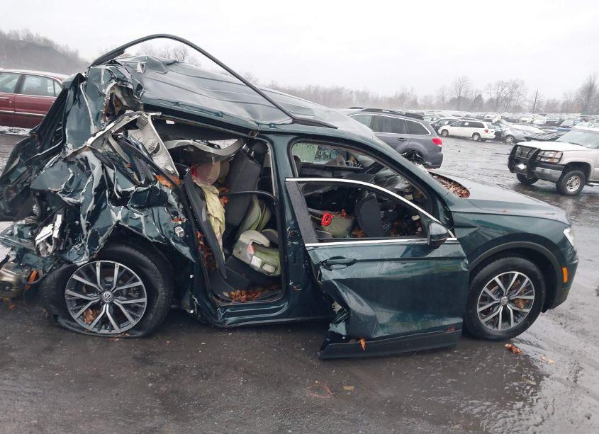 Photo 12 of 2019 Volkswagen Tiguan 2.0T SE/2.0T SEL/2.0T SEL R-LINE/2.0T SEL R-LINE BLACK (VIN 3VV2B7AX6KM196468)