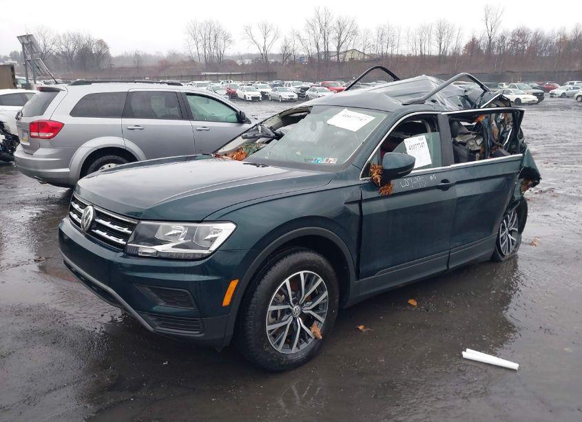 Photo 2 of 2019 Volkswagen Tiguan 2.0T SE/2.0T SEL/2.0T SEL R-LINE/2.0T SEL R-LINE BLACK (VIN 3VV2B7AX6KM196468)