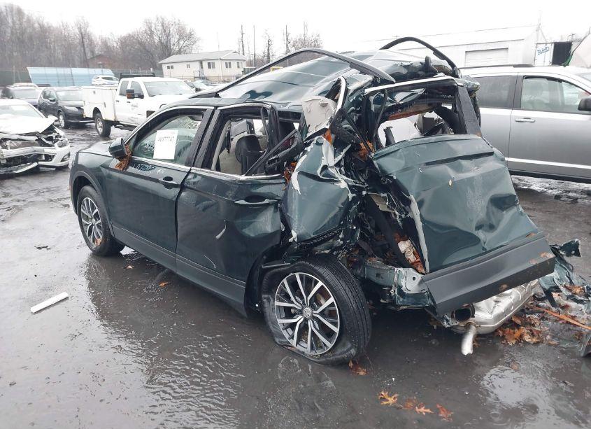 Photo 3 of 2019 Volkswagen Tiguan 2.0T SE/2.0T SEL/2.0T SEL R-LINE/2.0T SEL R-LINE BLACK (VIN 3VV2B7AX6KM196468)