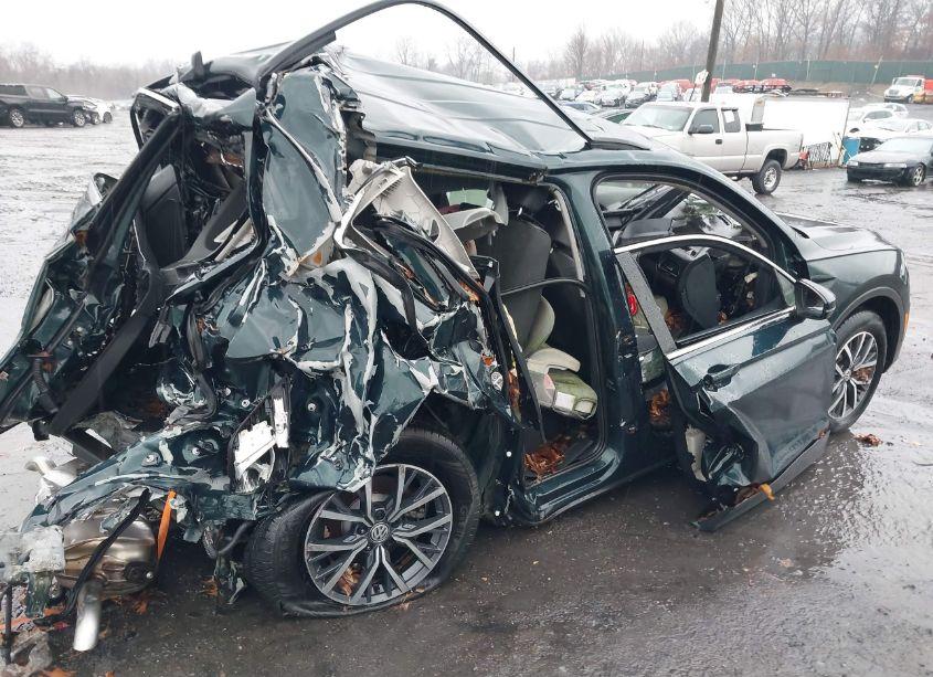 Photo 6 of 2019 Volkswagen Tiguan 2.0T SE/2.0T SEL/2.0T SEL R-LINE/2.0T SEL R-LINE BLACK (VIN 3VV2B7AX6KM196468)