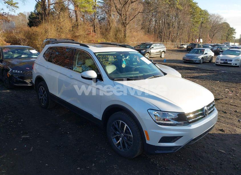 2020 Volkswagen Tiguan 2.0T SE/2.0T SE R-LINE BLACK/2.0T SEL (VIN 3VV2B7AX6LM029075) main photo