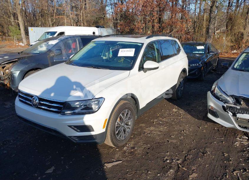Photo 2 of 2020 Volkswagen Tiguan 2.0T SE/2.0T SE R-LINE BLACK/2.0T SEL (VIN 3VV2B7AX6LM029075)