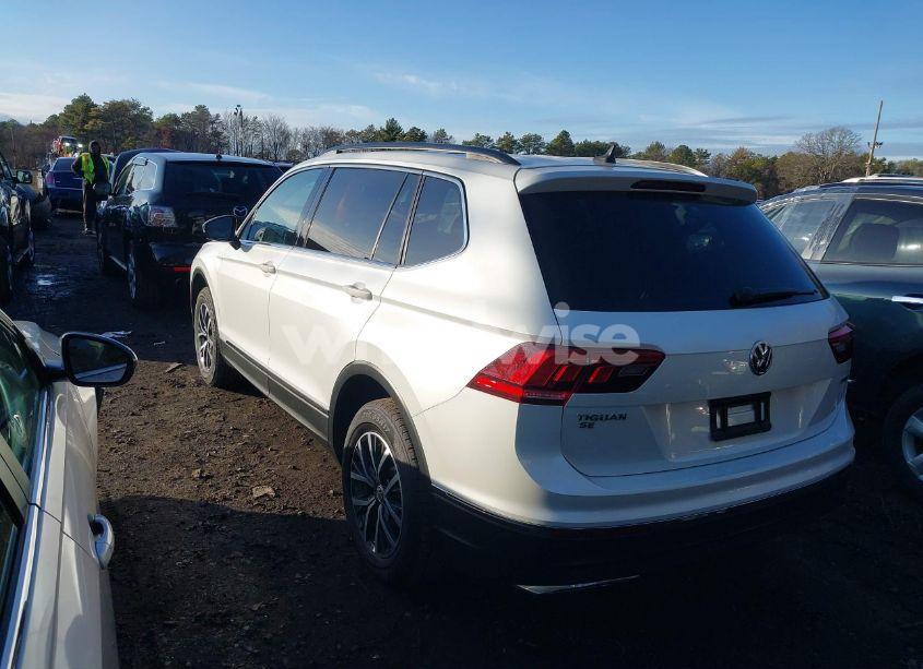 Photo 3 of 2020 Volkswagen Tiguan 2.0T SE/2.0T SE R-LINE BLACK/2.0T SEL (VIN 3VV2B7AX6LM029075)