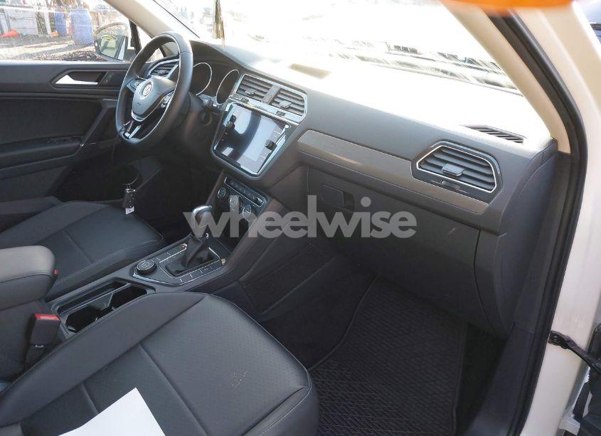 Photo 5 of 2020 Volkswagen Tiguan 2.0T SE/2.0T SE R-LINE BLACK/2.0T SEL (VIN 3VV2B7AX6LM029075)