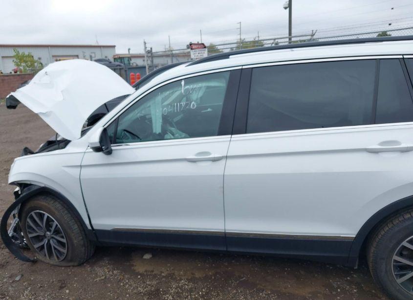 Photo 14 of 2020 Volkswagen Tiguan 2.0T SE/2.0T SE R-LINE BLACK/2.0T SEL (VIN 3VV2B7AX6LM062528)