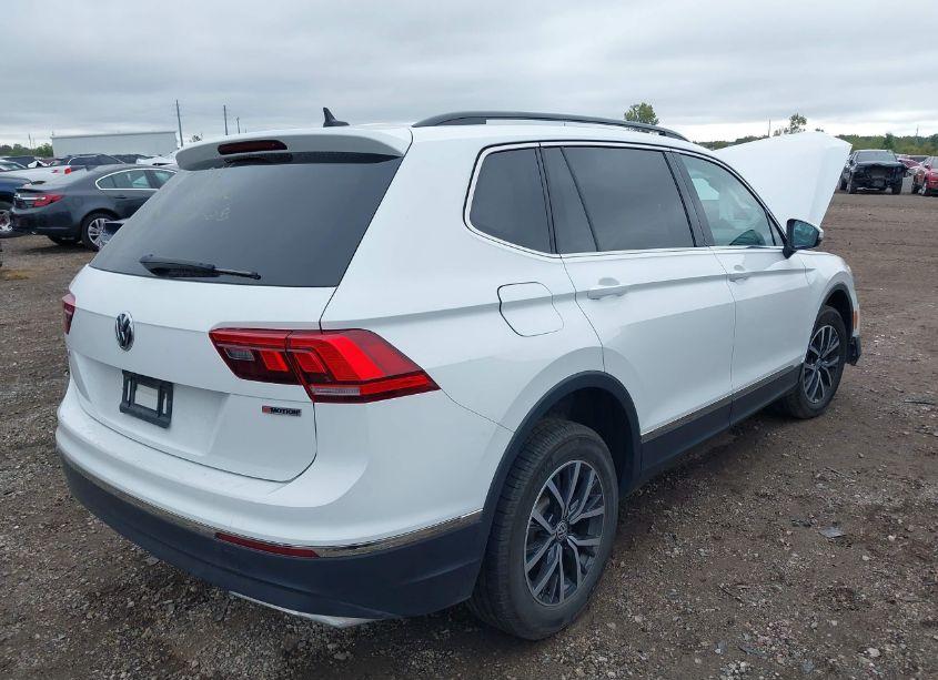 Photo 4 of 2020 Volkswagen Tiguan 2.0T SE/2.0T SE R-LINE BLACK/2.0T SEL (VIN 3VV2B7AX6LM062528)