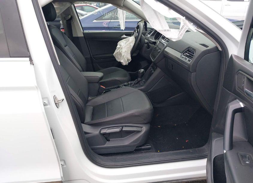 Photo 5 of 2020 Volkswagen Tiguan 2.0T SE/2.0T SE R-LINE BLACK/2.0T SEL (VIN 3VV2B7AX6LM062528)