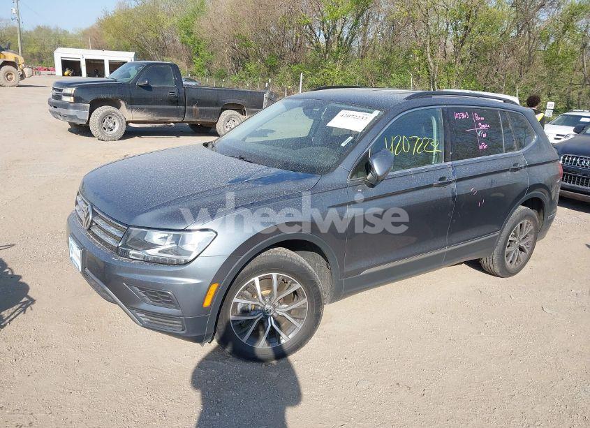 Photo 2 of 2020 Volkswagen Tiguan 2.0T SE/2.0T SE R-LINE BLACK/2.0T SEL (VIN 3VV2B7AX6LM108682)