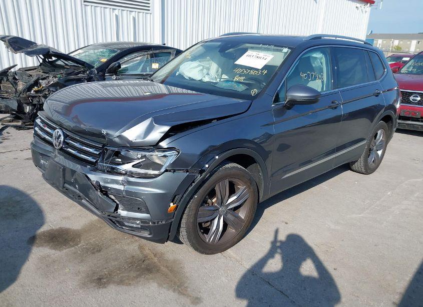 Photo 2 of 2020 Volkswagen Tiguan 2.0T SE/2.0T SE R-LINE BLACK/2.0T SEL (VIN 3VV2B7AX6LM115907)