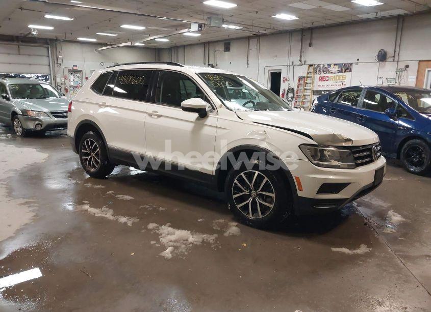 2021 Volkswagen Tiguan 2.0T SE/2.0T SE R-LINE BLACK/2.0T SEL (VIN 3VV2B7AX6MM021687) main photo