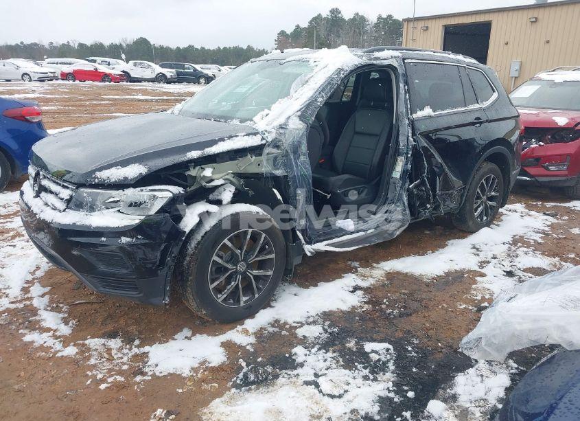 Photo 2 of 2021 Volkswagen Tiguan 2.0T SE/2.0T SE R-LINE BLACK/2.0T SEL (VIN 3VV2B7AX6MM102379)