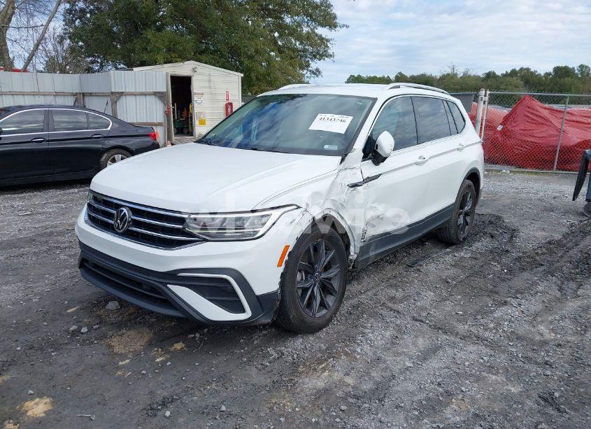 Photo 2 of 2022 Volkswagen Tiguan 2.0T SE (VIN 3VV2B7AX6NM022422)
