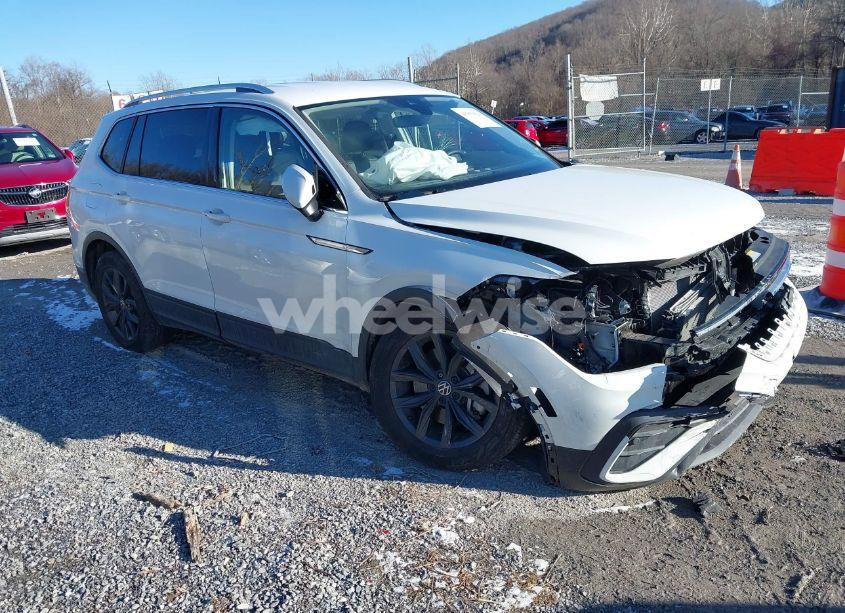 2024 Volkswagen Tiguan 2.0T SE/WOLFSBURG EDITION (VIN 3VV2B7AX6RM035127) main photo