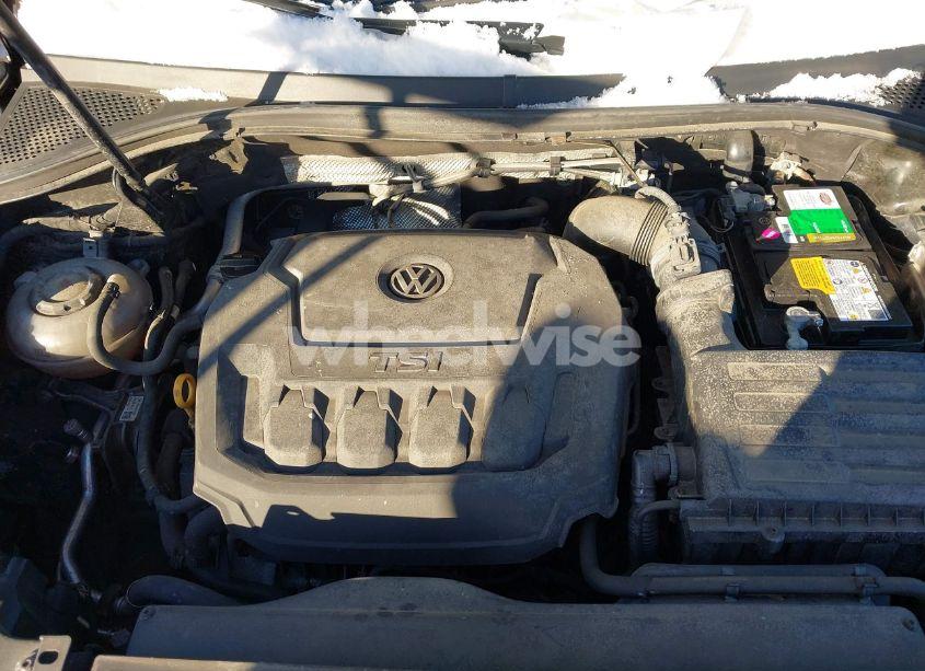 Photo 10 of 2018 Volkswagen Tiguan 2.0T SE/2.0T SEL (VIN 3VV2B7AX7JM031558)