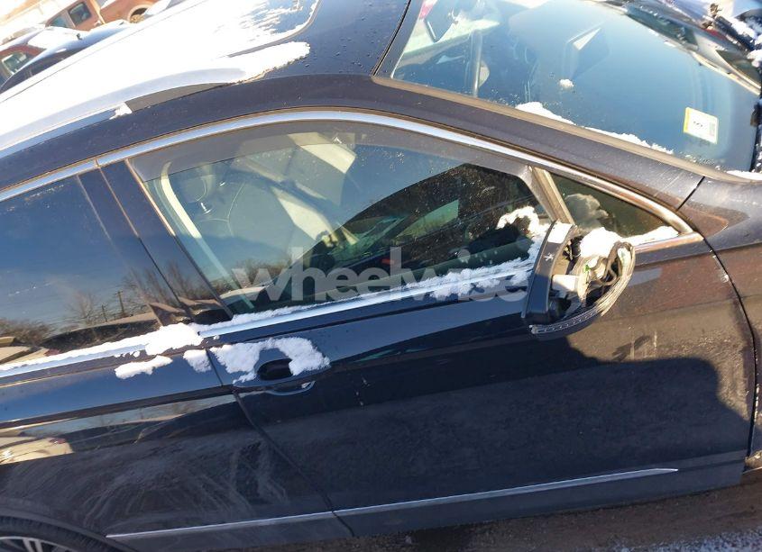 Photo 13 of 2018 Volkswagen Tiguan 2.0T SE/2.0T SEL (VIN 3VV2B7AX7JM031558)