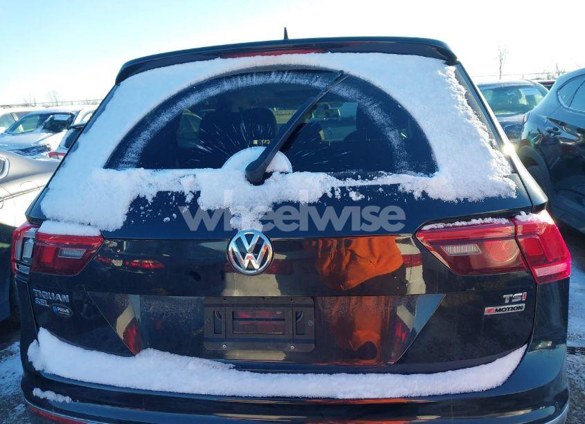 Photo 16 of 2018 Volkswagen Tiguan 2.0T SE/2.0T SEL (VIN 3VV2B7AX7JM031558)