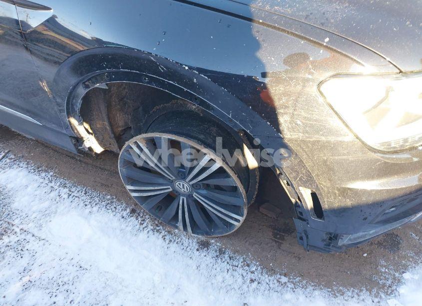 Photo 17 of 2018 Volkswagen Tiguan 2.0T SE/2.0T SEL (VIN 3VV2B7AX7JM031558)