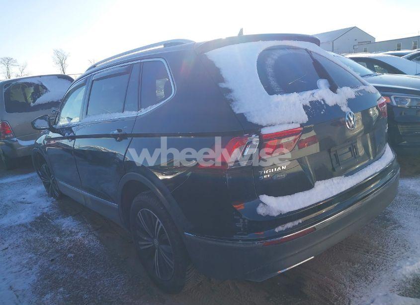 Photo 3 of 2018 Volkswagen Tiguan 2.0T SE/2.0T SEL (VIN 3VV2B7AX7JM031558)