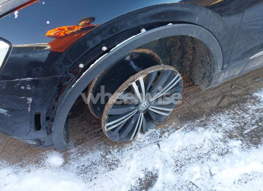 Photo 6 of 2018 Volkswagen Tiguan 2.0T SE/2.0T SEL (VIN 3VV2B7AX7JM031558)