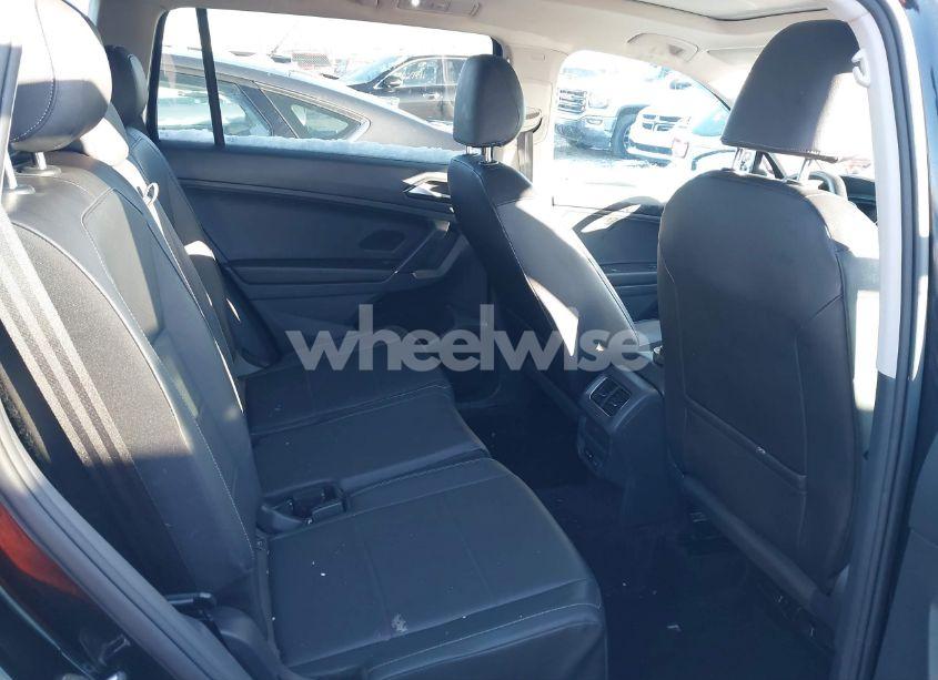 Photo 8 of 2018 Volkswagen Tiguan 2.0T SE/2.0T SEL (VIN 3VV2B7AX7JM031558)