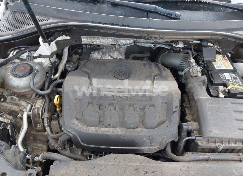 Photo 10 of 2018 Volkswagen Tiguan (VIN 3VV2B7AX7JM095289)