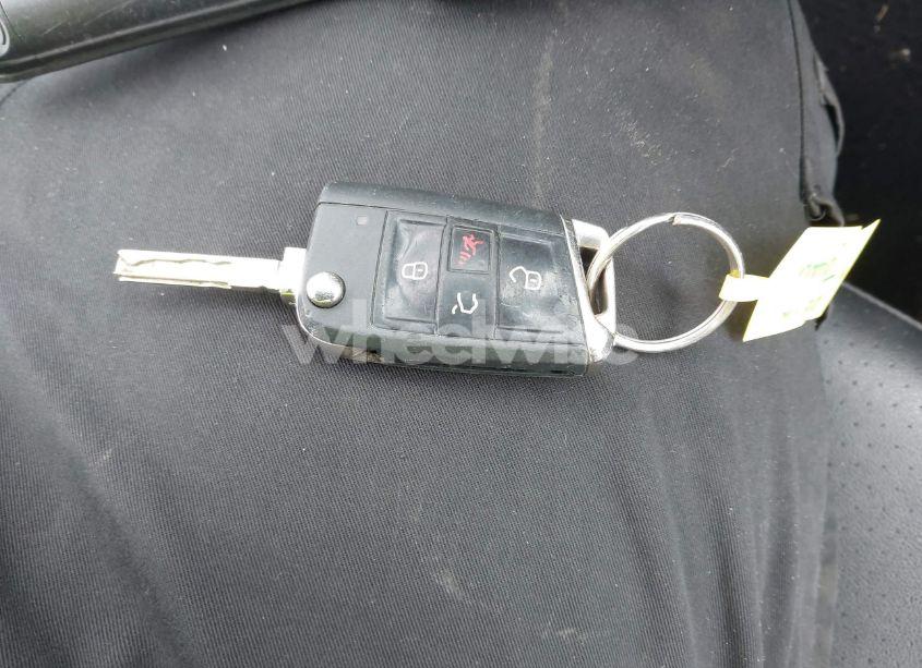 Photo 11 of 2018 Volkswagen Tiguan (VIN 3VV2B7AX7JM095289)