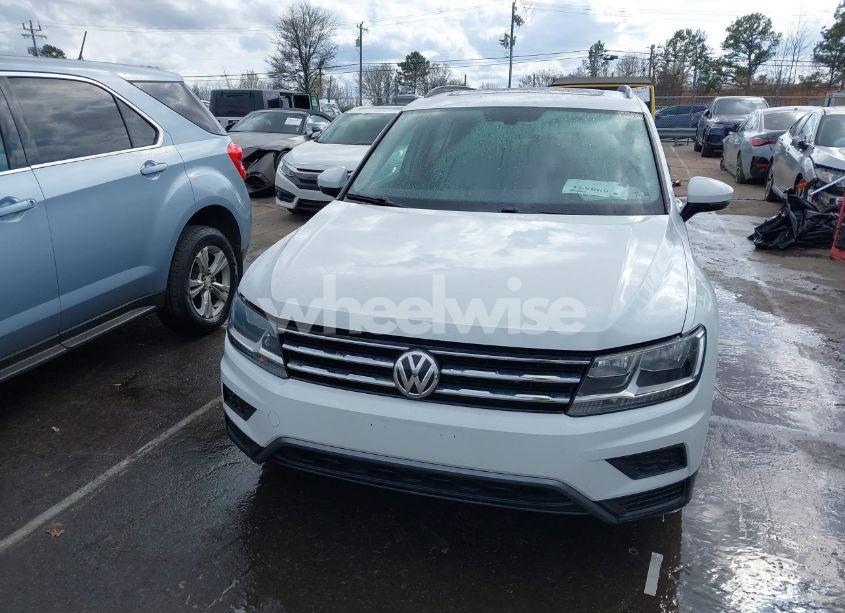 Photo 12 of 2018 Volkswagen Tiguan (VIN 3VV2B7AX7JM095289)