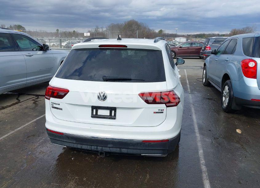 Photo 16 of 2018 Volkswagen Tiguan (VIN 3VV2B7AX7JM095289)