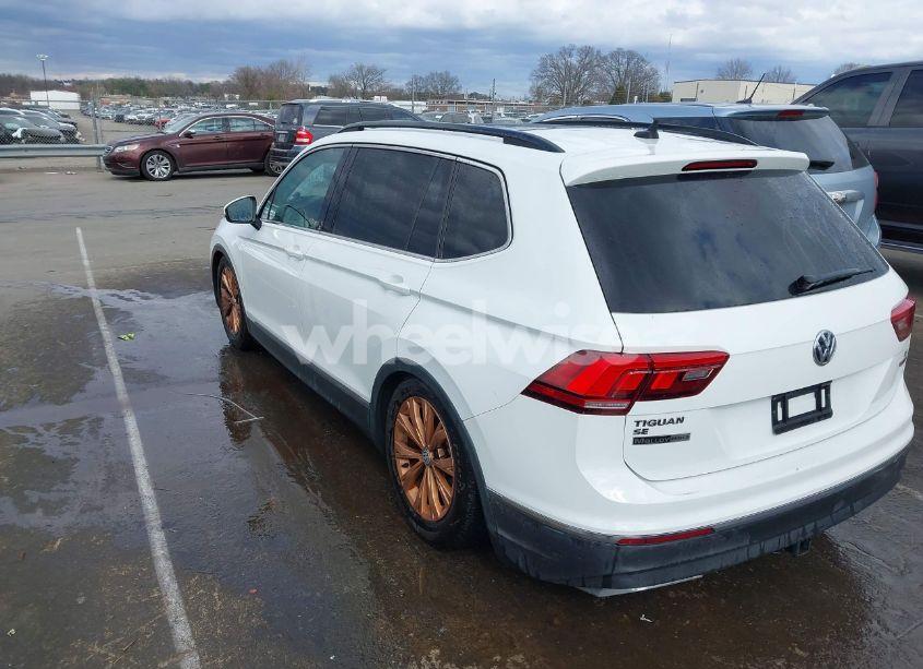 Photo 3 of 2018 Volkswagen Tiguan (VIN 3VV2B7AX7JM095289)