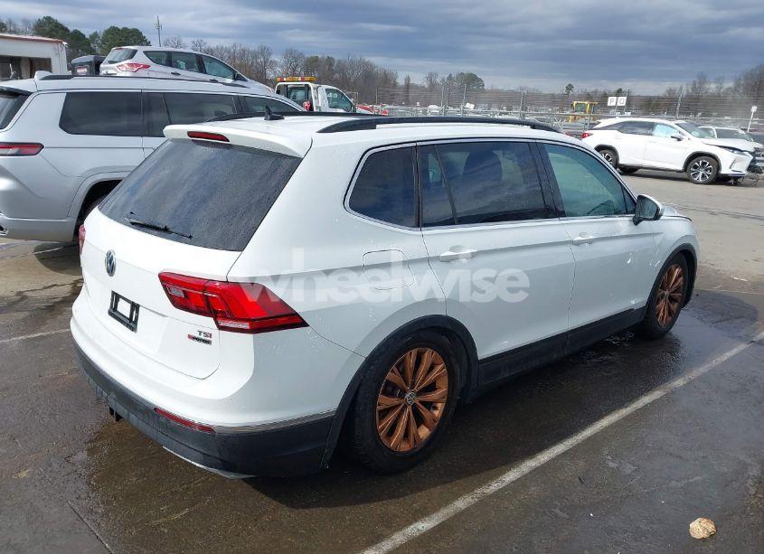 Photo 4 of 2018 Volkswagen Tiguan (VIN 3VV2B7AX7JM095289)