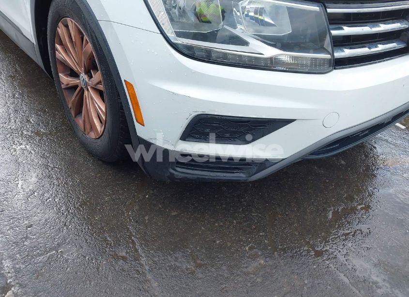 Photo 6 of 2018 Volkswagen Tiguan (VIN 3VV2B7AX7JM095289)