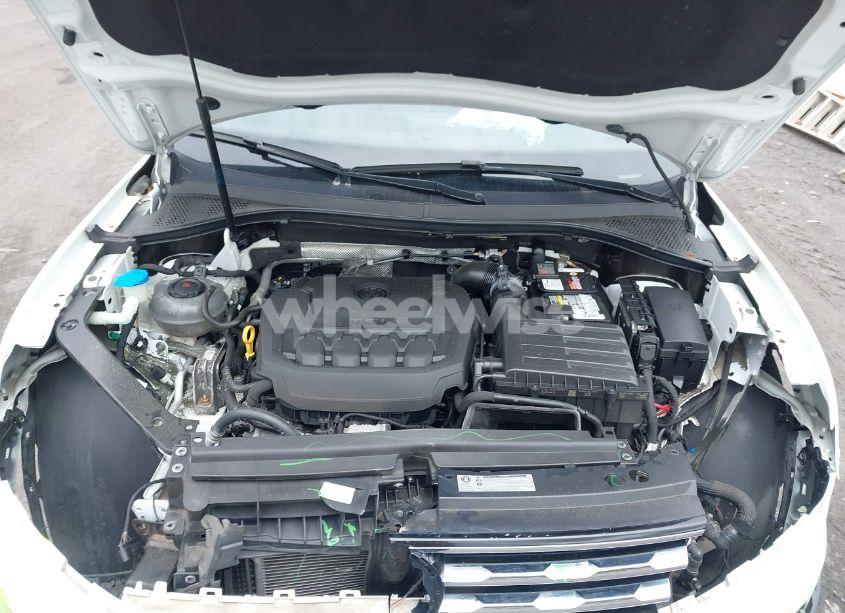 Photo 10 of 2018 Volkswagen Tiguan 2.0T SE/2.0T SEL (VIN 3VV2B7AX7JM099570)