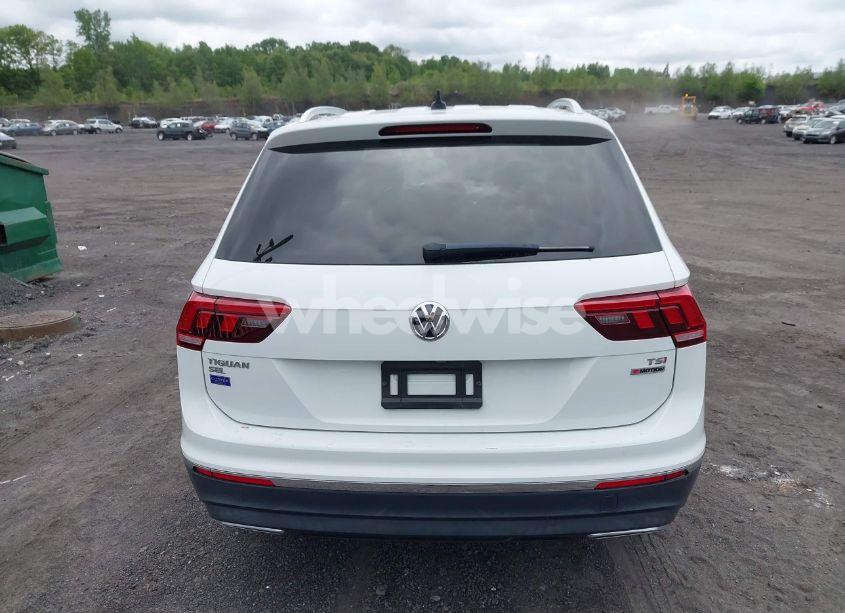 Photo 16 of 2018 Volkswagen Tiguan 2.0T SE/2.0T SEL (VIN 3VV2B7AX7JM099570)