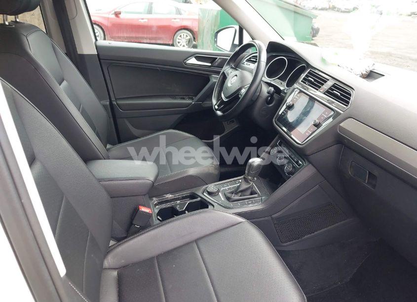 Photo 5 of 2018 Volkswagen Tiguan 2.0T SE/2.0T SEL (VIN 3VV2B7AX7JM099570)