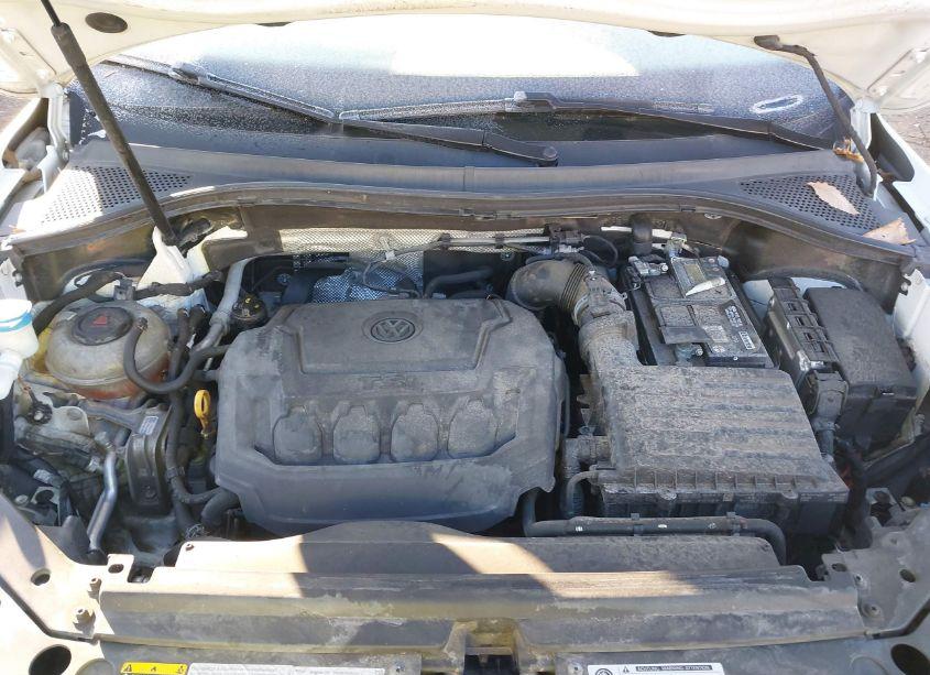 Photo 10 of 2018 Volkswagen Tiguan 2.0T SE/2.0T SEL (VIN 3VV2B7AX7JM194808)