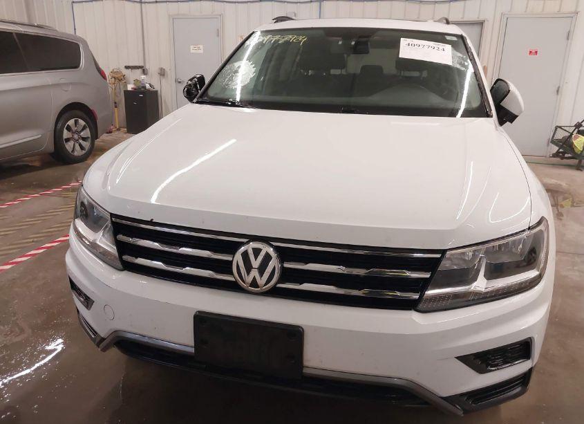 Photo 12 of 2018 Volkswagen Tiguan 2.0T SE/2.0T SEL (VIN 3VV2B7AX7JM194808)