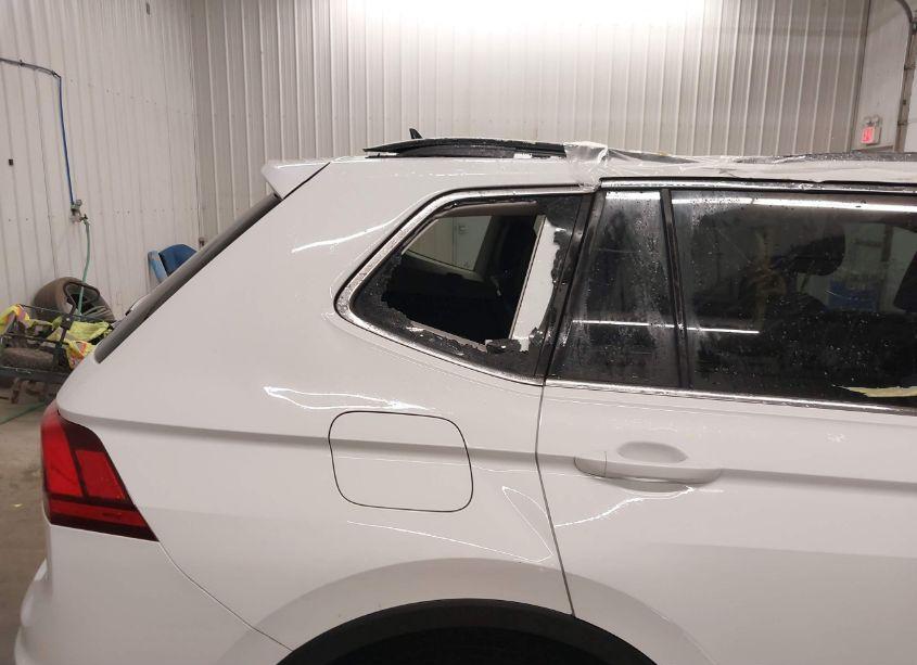 Photo 18 of 2018 Volkswagen Tiguan 2.0T SE/2.0T SEL (VIN 3VV2B7AX7JM194808)