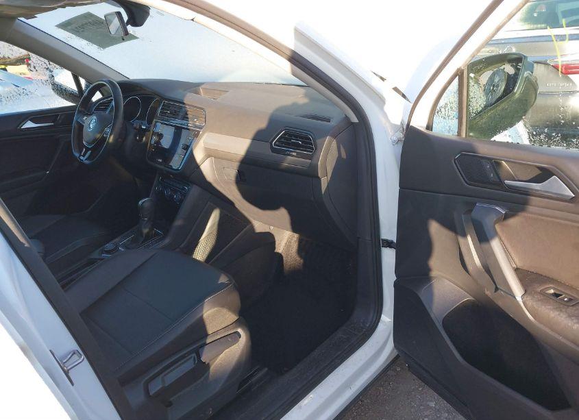 Photo 5 of 2018 Volkswagen Tiguan 2.0T SE/2.0T SEL (VIN 3VV2B7AX7JM194808)