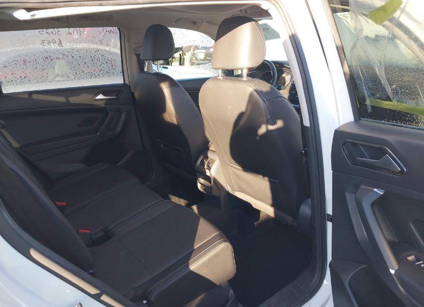 Photo 8 of 2018 Volkswagen Tiguan 2.0T SE/2.0T SEL (VIN 3VV2B7AX7JM194808)