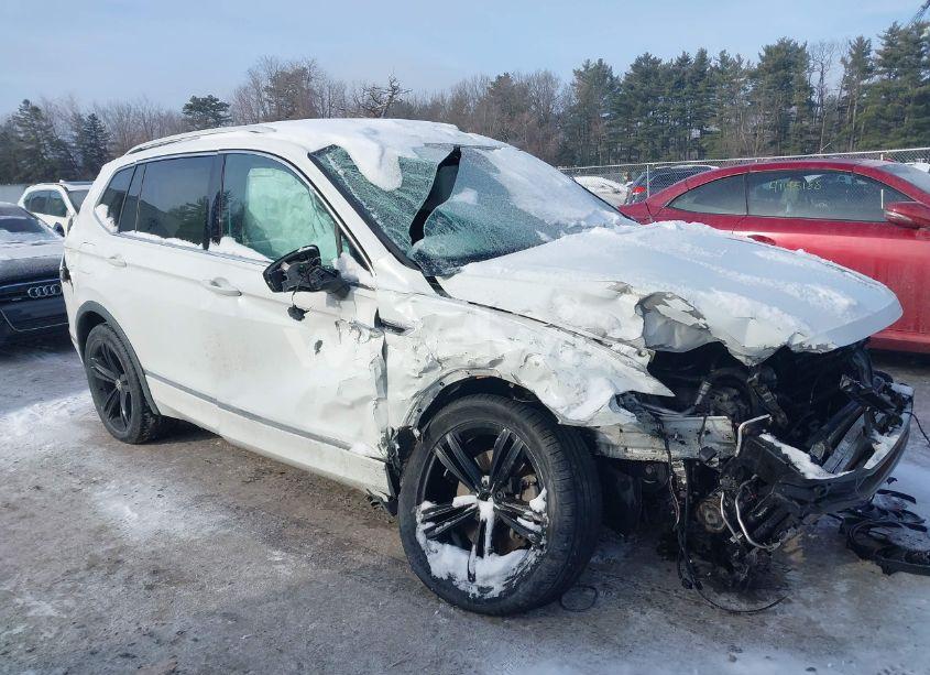 Photo 13 of 2018 Volkswagen Tiguan (VIN 3VV2B7AX7JM205306)