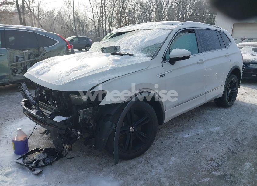 Photo 2 of 2018 Volkswagen Tiguan (VIN 3VV2B7AX7JM205306)