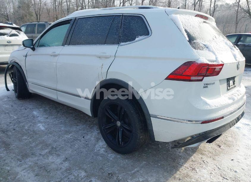 Photo 3 of 2018 Volkswagen Tiguan (VIN 3VV2B7AX7JM205306)