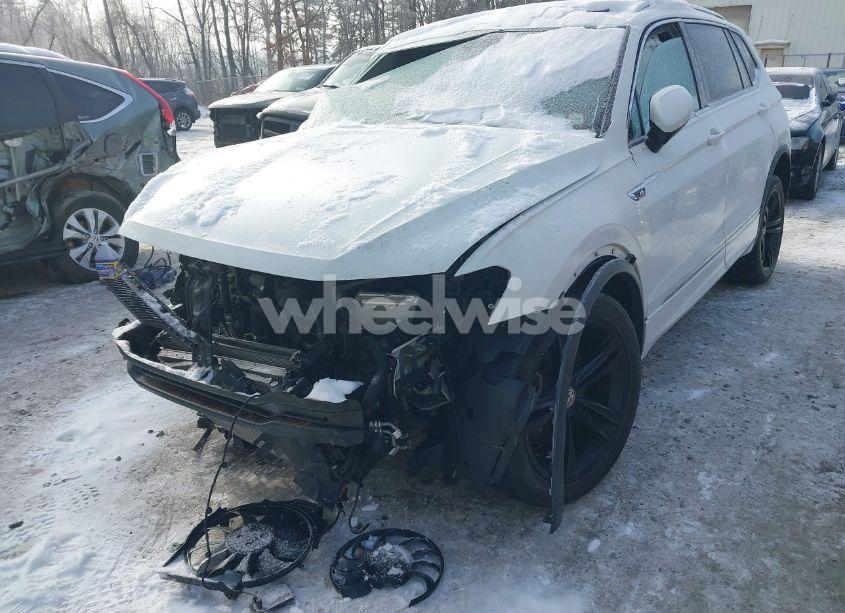 Photo 6 of 2018 Volkswagen Tiguan (VIN 3VV2B7AX7JM205306)