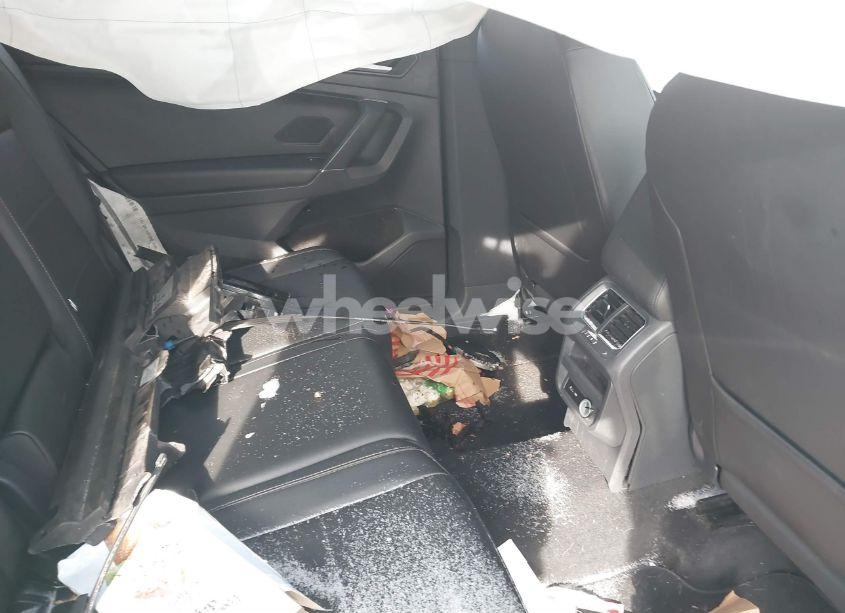 Photo 8 of 2018 Volkswagen Tiguan (VIN 3VV2B7AX7JM205306)