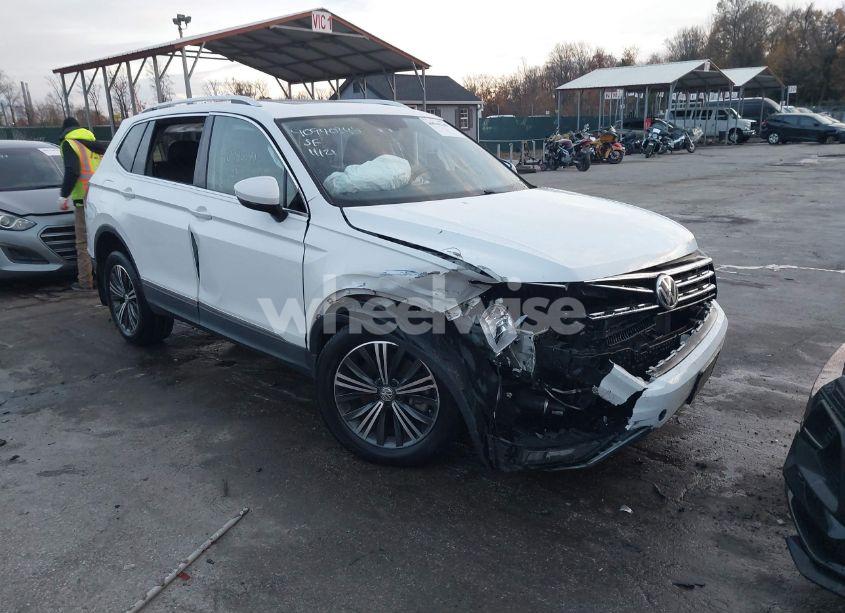 2018 Volkswagen Tiguan 2.0T SE/2.0T SEL (VIN 3VV2B7AX7JM214345) main photo