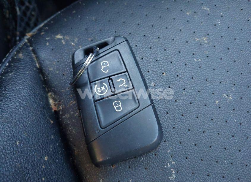 Photo 11 of 2018 Volkswagen Tiguan 2.0T SE/2.0T SEL (VIN 3VV2B7AX7JM214345)