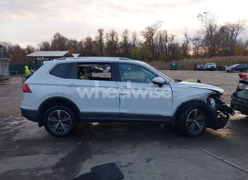 Photo 13 of 2018 Volkswagen Tiguan 2.0T SE/2.0T SEL (VIN 3VV2B7AX7JM214345)