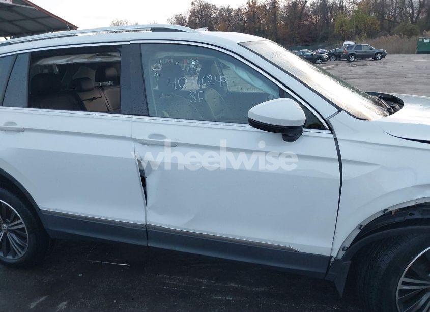 Photo 18 of 2018 Volkswagen Tiguan 2.0T SE/2.0T SEL (VIN 3VV2B7AX7JM214345)