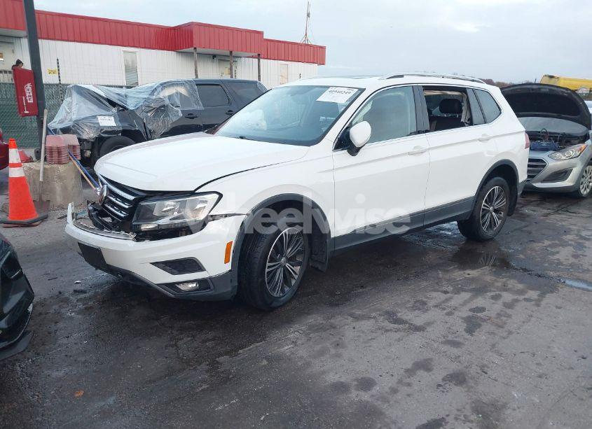 Photo 2 of 2018 Volkswagen Tiguan 2.0T SE/2.0T SEL (VIN 3VV2B7AX7JM214345)
